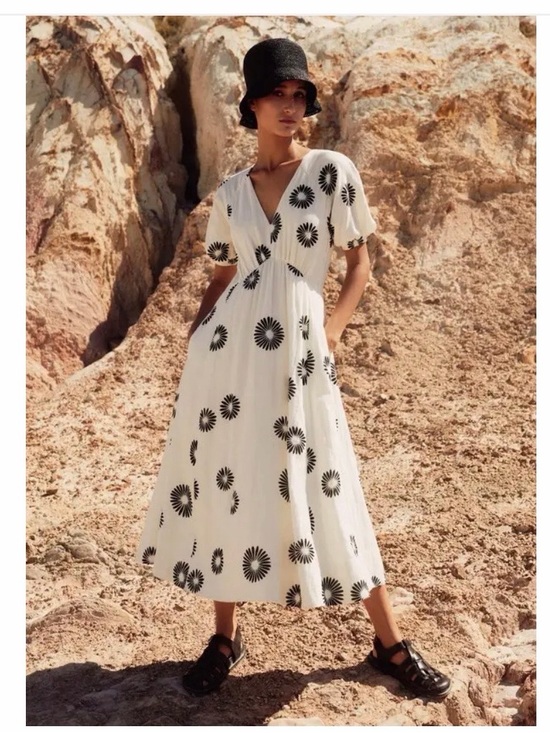 ME+EM Dresses & Skirts - ME+EM Cheesecloth Modern Daisy Print Midi Dress Crème Black Sz 2